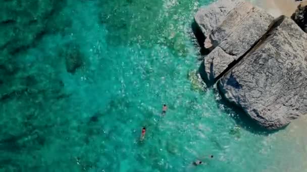 Män Och Kvinnor Stranden Sardinien Italien Par Män Och Kvinnor — Stockvideo
