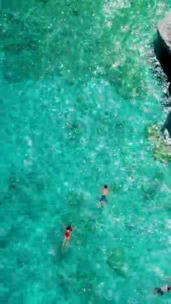 Men Women Beach Sardinia Italy Couple Men Women Playing Ocean — Stock Video