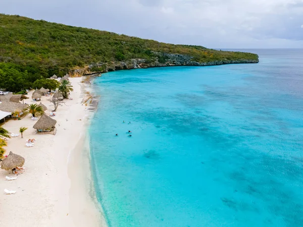 アバオ ビーチ プラヤ アバオ カリブ海の島 キュラソー島のプラヤ アバオ カリブ海の白いビーチ 青いターコス色の海 ドローンの空中風景 — ストック写真
