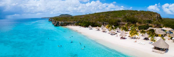 Cas Abao Beach Playa Cas Abao Karayip adası Curacao, Playa Cas Abao Curacao, Karayipler 'de tropik beyaz plaj mavi turkuaz renkli okyanus.. 