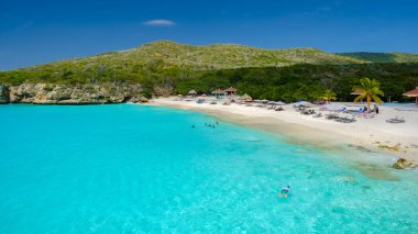 Grote Knip Sahili Curacao Adası, Karayip adası Curacao Karayipleri 'ndeki Tropikal plaj 