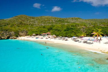 Grote Knip Sahili Curacao Adası, Karayip adası Curacao Karayipleri 'ndeki Tropikal plaj 