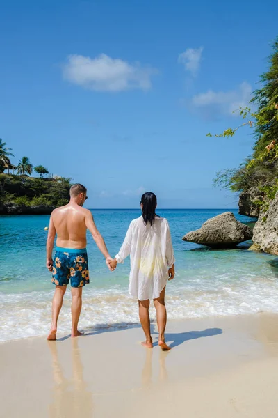 Ett Par Män Och Kvinnor Stranden Playa Lagun Beach Med — Stockfoto
