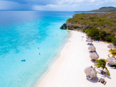 Cas Abao Beach Playa Cas Abao Abao Curacao Karayip adası Curacao, Playa Cas Abao Curacao 'da plaj sandalyeleri ve şemsiyeleriyle