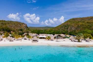 Cas Abao Beach Playa Cas Abao Karayip adası Curacao, Playa Cas Abao Curacao Karayipler 'de mavi turkuvaz renkli okyanusu olan tropik beyaz plaj. Drone hava görüntüsü
