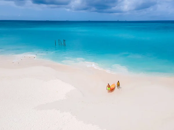 Pareja Kayak Océano Vacaciones Aruba Mar Caribe —  Fotos de Stock