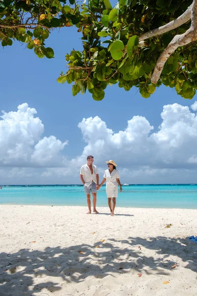 Couple Men Women Baby Beach Aruba Island Caribbean White Beach — Stock Photo, Image