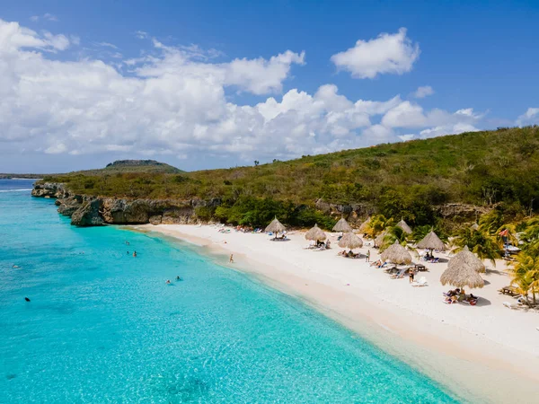 Cas Abao Beach Playa Cas Abao Curacaoカリブ海の島キュラソー島 プラヤカスカアバオビーチチェアと傘でキュラソー — ストック写真