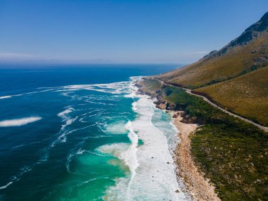 Kogelbay Beach Western Cape South Africa, Kogelbay Rugged Coast Line ve muhteşem dağ yolu. Bahçe yolu