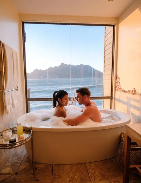Couple Men Women Bathtub Looking Out Ocean Cape Town South — Stock Photo, Image