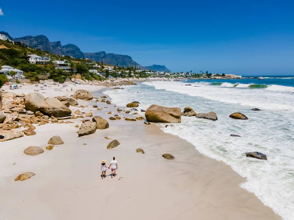 Пара Мужчин Женщин Пляже Camps Bay Cape Town Camps Bay — стоковое фото