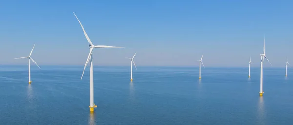 风车公园有风车涡轮机和蓝天 风车涡轮机停在海里 荷兰欧洲是荷兰最大的风电场 — 图库照片