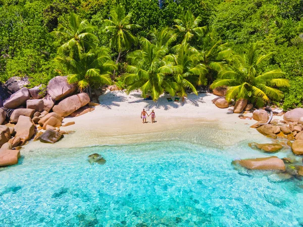 Anse Lazio Praslin Seychelles Young Couple Men Women Tropical Beach — Stockfoto