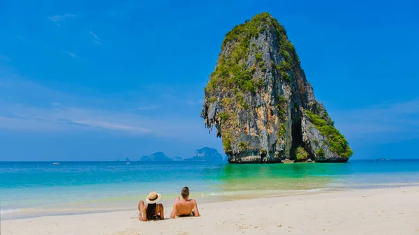 Railay Beach Krabi Thailand Tropical Beach Railay Krabi Couple Men — Stock Photo, Image