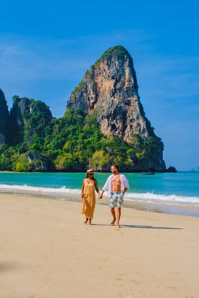 Railay Beach Krabi Thaïlande Plage Tropicale Railay Krabi Couple Hommes — Photo