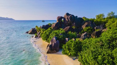 Anse Source dArgent plajı, La Digue Adası, Seyshelles, Seyshelles, La Digue Seyşeller 'in kuş bakışı görüntüsü.
