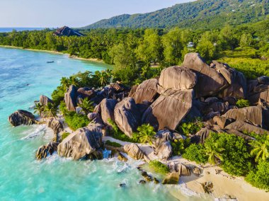 Anse Source dArgent plajı, La Digue Adası, Seyshelles, Seyshelles, La Digue Seyşeller 'in kuş bakışı görüntüsü.