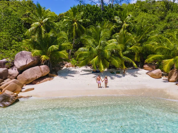 Anse Lazio Praslin Seychelles Young Couple Men Women Tropical Beach — стоковое фото