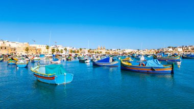 Malta Aralık 2017, Marsaxlokk limanı Marsaxlokk limanında tipik renkli balıkçı tekneleri