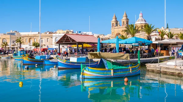 Malta Dezember 2017 Marsaxlokk Hafen Bunte Typisch Maltesische Fischerboote Hafen — Stockfoto