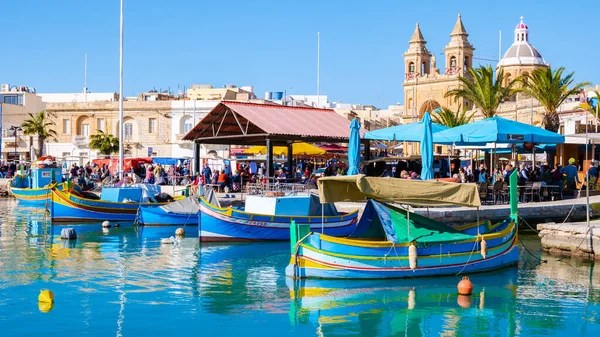 Malta Grudzień 2017 Port Marsaxlokk Łodziami Rybackimi Słoneczny Zimowy Dzień — Zdjęcie stockowe