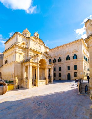 Valletta Malta Aralık 2017, İskenderiyeli Aziz Catherine Katolik Kilisesi ya da aydınlık bir kış gününde İtalya 'lı Aziz Catherine Kilisesi, Malta Valletta