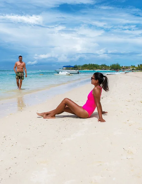 Man Woman Tropical Beach Mauritius Couple Honeymoon Vacation Mauritius Relaxing — Stock Photo, Image