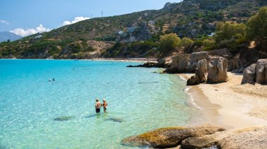 Girit adası Istron Körfezi 'nin Agios Nikolaos yakınlarındaki en güzel plajları olan Voulisma Beach Istron Girit Yunanistan. 