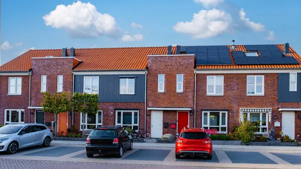 Recentemente Construir Casas Com Painéis Solares Ligados Telhado Fotovoltaicos Telhado — Fotografia de Stock