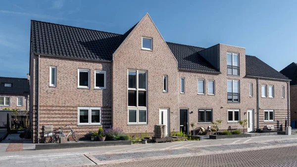 Nederlandse Voorstad Met Moderne Gezinswoningen Nieuwbouw Moderne Gezinswoningen Nederland — Stockfoto
