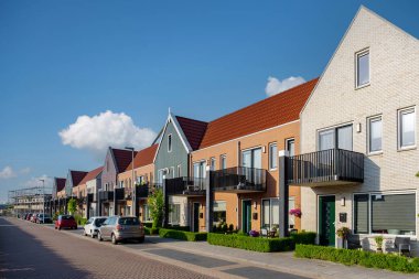 Modern aile evleri olan Hollanda Suburban bölgesi, Hollanda 'da yeni inşa edilmiş modern aile evleri