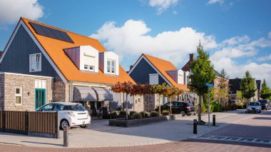 Modern aile evleri olan Hollanda Suburban bölgesi, Hollanda 'da yeni inşa edilmiş modern aile evleri Hollanda' da bir dizi tipik Hollanda banliyö evi.