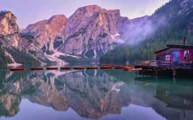 Lago Di Braies İtalya, Pragser Wildsee Güney Tyrol Dolomitleri