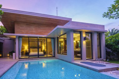 Yüzme havuzlu modern bir ev, plajda modern bir havuz villası, lüks bir villa.