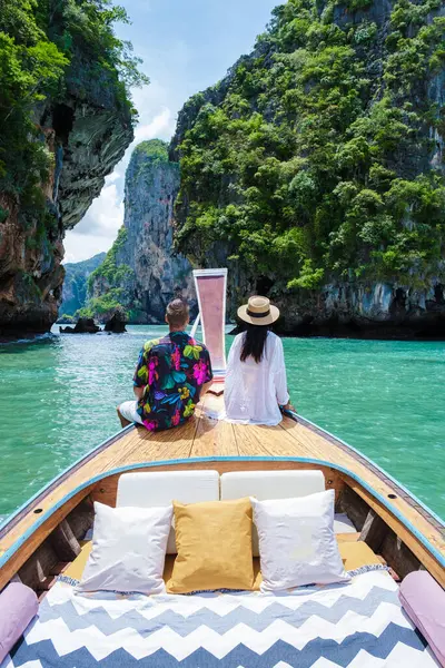 Luxury Longtail Boat Krabi Thailand Couple Man Woman Trip Tropical — Photo