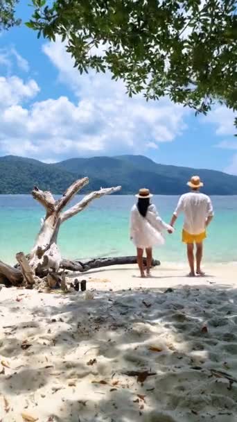 Hombre Una Mujer Relajarse Playa Koh Lipe Island Sur Tailandia — Vídeo de stock