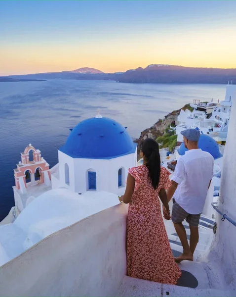 Couple Watching Sunset Vacation Santorini Greece Men Women Visit Greek — ストック写真