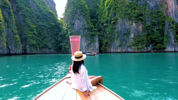 Taylandlı Kadınlar Pileh Lagoon Uzun Kuyruklu Bir Teknenin Önünde Koh — Stok video