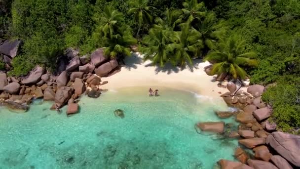 Анс Лаціо Праслін Сейшельські Острови Молода Пара Чоловіків Жінок Тропічному — стокове відео