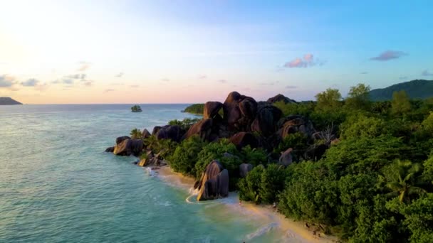 Anse Source Dargent Digue Seychelles 塞舌尔日落期间的热带海滩 热带海滩Anse Source Dargent Digue — 图库视频影像