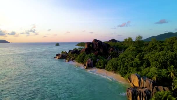 Anse Source Dargent Digue Seychelles 在塞舌尔的一个豪华度假期间在热带海滩落日 热带海滩Anse Source Dargent Digue — 图库视频影像