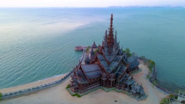 Okyanus Kıyısındaki Tahta Tapınak Pattaya Tayland Gün Batımında Doğruluk Mabedi — Stok video