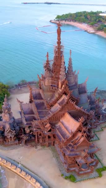 Okyanus Kıyısındaki Tahta Tapınak Pattaya Tayland Günbatımında Doğruluk Mabedi Pattaya — Stok video