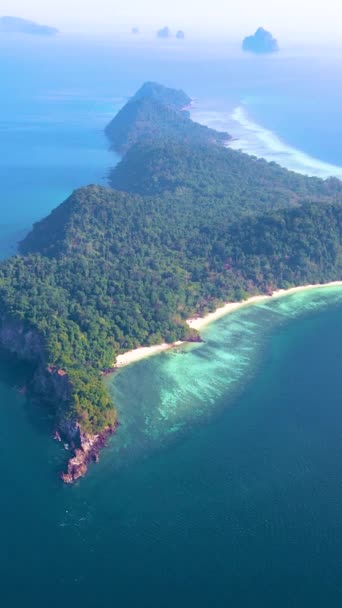 泰国Koh Kradantrang岛的无人机航景 从上方俯瞰Koh Kradan Island Trang — 图库视频影像
