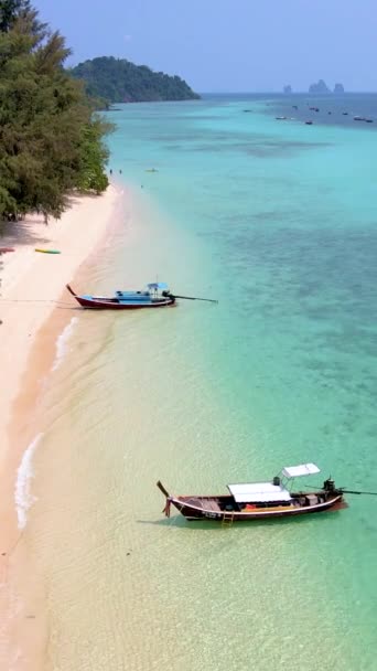 タイのKoh Kradantrang島の無人航空眺望 上からのKoh Kradan島トランの空中ビュー ターボウズ色の海 — ストック動画