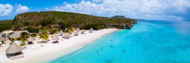 Cas Abao Beach Playa Cas Abao Karayip adası Curacao, Playa Cas Abao Curacao, Karayipler 'de tropik beyaz plaj mavi turkuaz renkli okyanus.. 