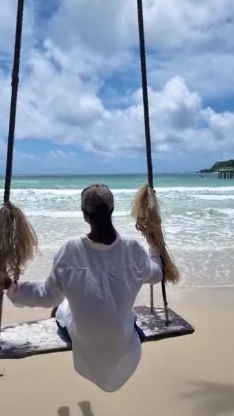 Asijky Žena Pláži Houpačce Pod Palmou Ostrově Koh Kood Thajsko — Stock video