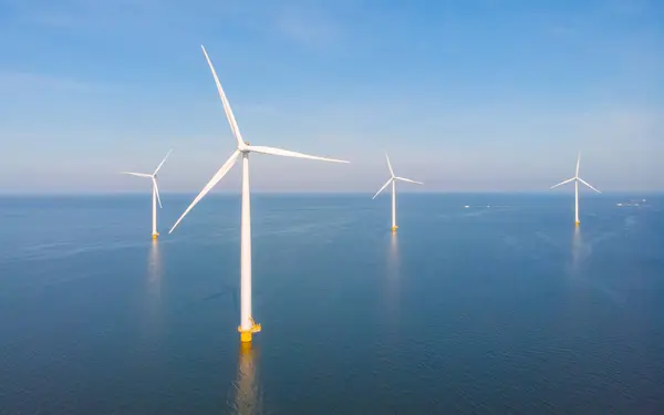 荷兰北荷兰海上风力涡轮机的空中视图 — 图库照片