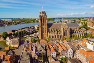 Dordrecht Hollanda, Hollanda 'nın Maas nehri kıyısındaki eski Dordrecht şehrinin silueti.