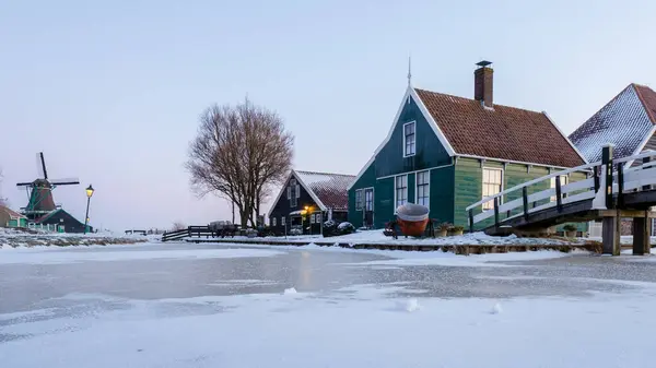 Zaanse Schans Nederland Een Nederlands Windmolendorp Tijdens Een Winterochtend Met — Stockfoto